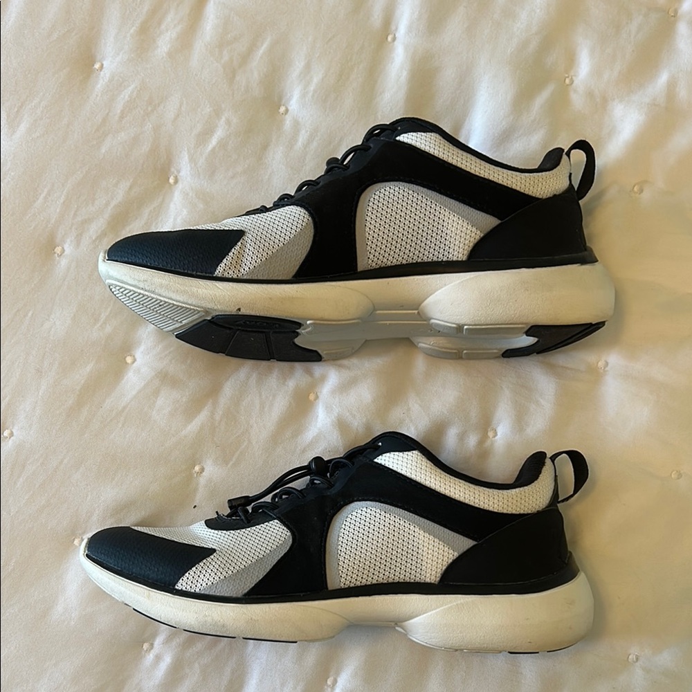 Vionic Women’s Black and White Athletic Shoes - Picture 6 of 8